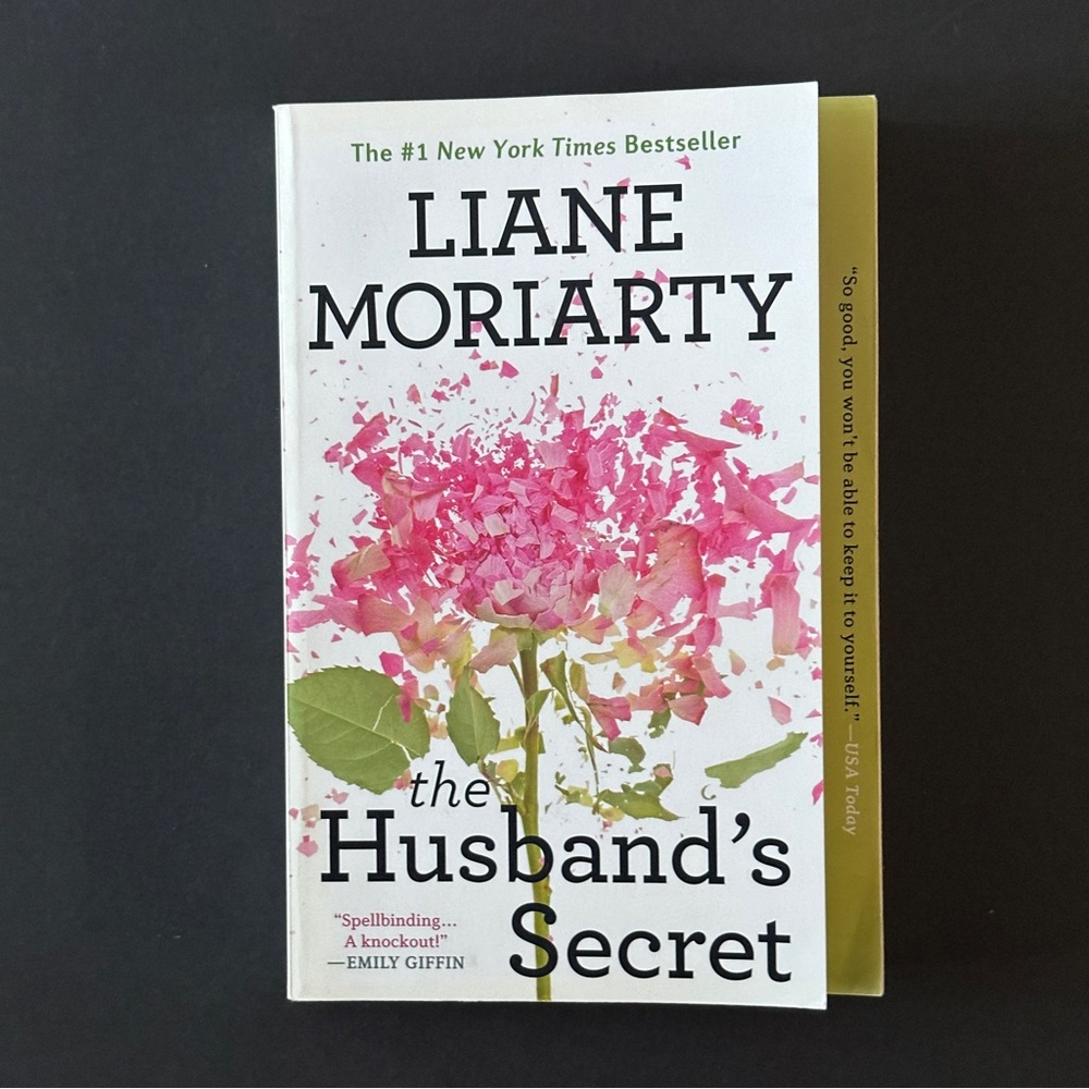 The Husband's Secret by Liane Moriarty | Fiction, Mystery | Paperback Book